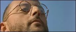 Dans  Le Grand Bleu  de Luc Besson, dans quelle petite voiture italienne, Jean Reno roule-t-il ?