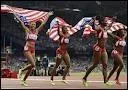 Pour commencer, quatre athltes amricaines gagnent la mdaille d'or au 4x100m des JO de Londres 2012. Elles battent le record du monde en 40s82 datant de 27 ans.