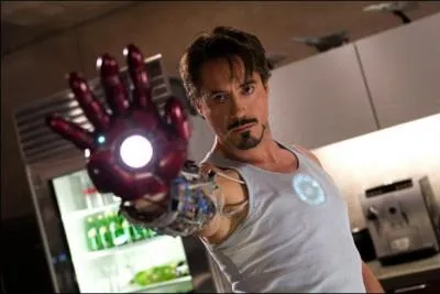 Quel acteur incarne Iron man dans le film du meme nom ?