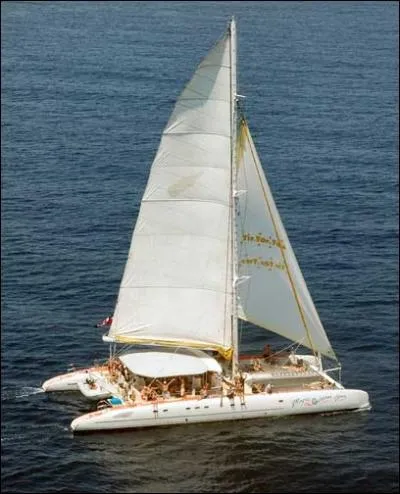 Bateau possdant deux coques, en gnral parallles l'une  ct de l'autre, c'est :