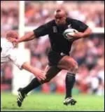 Jonah Lomu, ailier au physique imposant, est une terreur sur les terrains. De quelle origine est-il ?