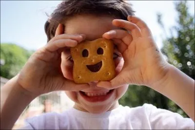 Dis papa, est-ce que les analphabtes ont du plaisir  manger un bouillon aux nouilles en forme de lettres ?