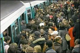 Quel moyen de transport trouve-t-on dans l'expression :  ----, boulot, dodo , pour exprimer la monotonie de la vie du travailleur urbain ?