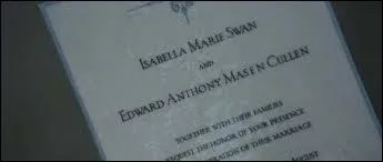 Qui est en colre en voyant l'invitation du mariage d'Edward et Bella dans le chapitre 4 ?