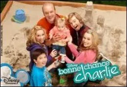 Quel est le nom de la famille vedette de la srie   Bonne chance Charlie   ?