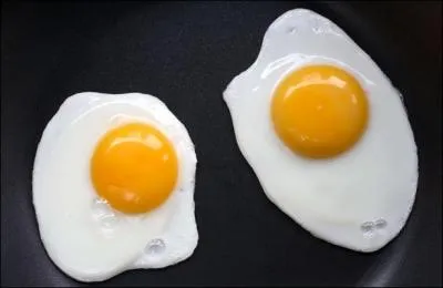 Il existe diffrentes faons de consommer des oeufs. Sur cette photo, sous quelle forme sont-ils ?