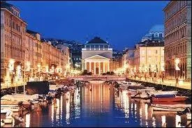 Cette image reprsente un canal urbain de la cte Adriatique : quelle est cette ville situe au pied des Alpes Dinariques ?