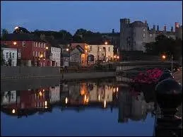 Cette photographie reprsente Kilkenny et son chteau mdival : o est situe cette ville ?