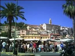 Comment se nomme cette ville de Ligurie rpute pour son march ?