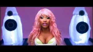 Qui a chant  Super Bass  ?