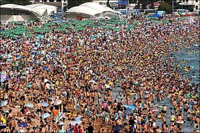 Ni juilletistes, ni aotiens, ils sont nombreux  s'tre allongs sur les plages de France.