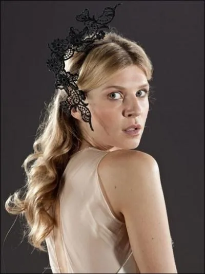 Quelle est la couleur de la robe de Fleur Delacour lors du bal de Nol ?