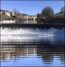 La Jordanne est une rivire du Massif Central. Dans quel dpartement coule-t-elle entirement, en sachant qu'elle traverse la ville d'Aurillac ?