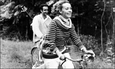 Dans quel film de Truffaut peut-on entendre Jeanne Moreau chanter  Le tourbillon de la vie  ?