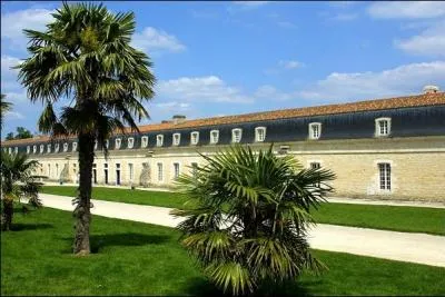 Station thermale de Charente-Maritime, mon eau est lgrement gazeuse limpide et incolore, elle est utilise en rhumatologie comme antalgique, dsinfiltrant et anti-fluxionnaire, je suis :