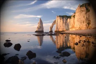 Quel crivain s'est inspir du site d'Etretat pour son roman  L'Aiguille creuse  ?