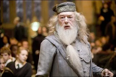 Quelle forme a la cicatrice sur le genou de Dumbledore ?