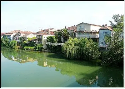 Votre oncle Gustave vous invite chez lui pour les prochaines vacances, il habite  Grenade-sur-Adour, dans quel dpartement irez-vous ?