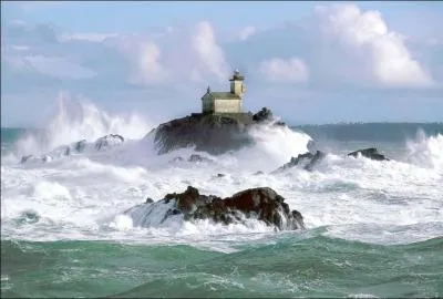 Où se trouve la mer d'Iroise ?