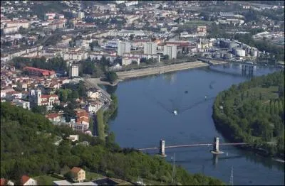 Le Rhne passe par Avignon et Lyon.