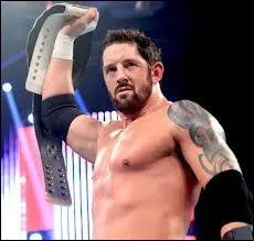 Contre qui le champion intercontinental Wade Barrett a-t-il combattu ?