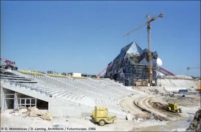 Qui est  l'origine de l'ide du  Futuroscope  ?