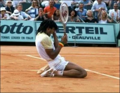 Yannick Noah remporte Roland- Garros en 1983 en battant :