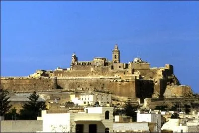 A quel pays appartient l'le de Gozo ?