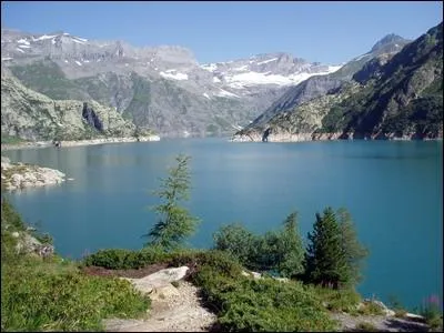 Quel est le nom de l'tendue d'eau douce pouvant tre assez vaste, dans des paysages de montagne ?