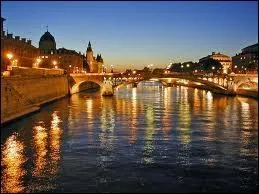 Quelle ville n'est PAS arrosée par la Seine ?