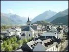 Pour commencer, je vous emmne  Argels-Gazost ( Hautes-Pyrnes ). Cette ville est chef-lieu ...