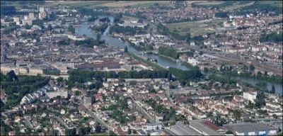 Pour commencer quatre questions pour mieux situer et connaitre Compigne, ses habitants et sa fort domaniale. Dans quel dpartement se trouve-t-elle ?