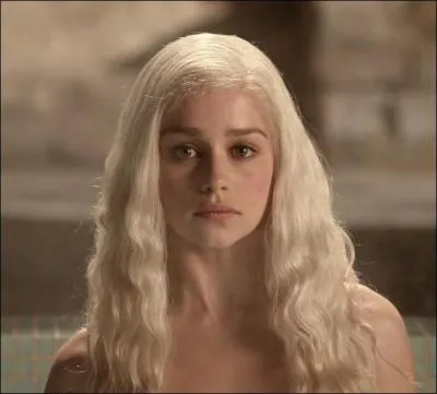 Qui est le pre de Daenerys, belle jeune fille timide et svelte aux cheveux d'or et d'argent ?