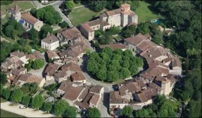 Quel est ce village du dpartement du Gers, situ dans une boucle de l'Auzoue o en juillet vous pourrez assister  un march du livre ancien ?