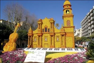 Ville ouverte sur la mer Mditerrane, proche de la principaut de Monaco, connue pour sa fte du citron depuis 80 ans, elle est  la perle de la France . C'est :