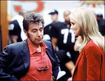 Quel film ralis en 1999 par Oliver Stone avec Al Pacino et Cameron Diaz au casting, a-t-il pour thme le football amricain ?