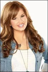 Comment appelle-t-on les fans de Debby Ryan ?