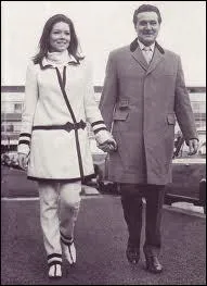 En quelle anne Diana Rigg a-t-elle commenc  Chapeau Melon et Bottes de Cuir  ?