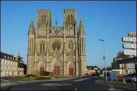 Je vous emmne  Avranches ( Manche ), o la ville est chef-lieu ...