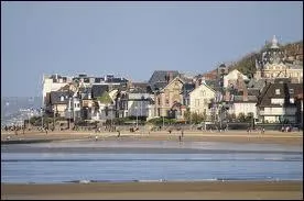 Notre voyage commence par la ville de Cabourg ( Calvados ), qui est chef-lieu ...