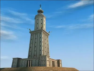 Ce phare a servi de guide aux marins pendant prs de dix-sept sicles. Il a t presque entirement dtruit en 1303 par un tremblement de terre. Il se trouvait 