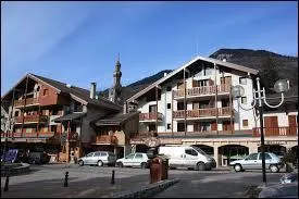 Pour commencer, nous allons  Bozel ( rgion Rhne-Alpes ). Elle se situe dans le dpartement ...