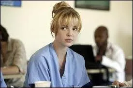 Dans la saison 1, comment s'appelle le petit ami d'Izzie ?