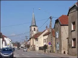 Pour commencer, nous traversons la commune de Combeaufontaine (rgion Franche-Comt). Cette commune se situe dans le dpartement ...