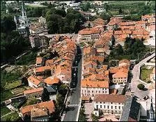 Pour commencer, nous survolons le village de Bayon (rgion Lorraine). Il se situe dans le dpartement ...