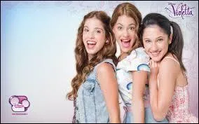 Quand Violetta, Francesca et Camila interprtent  Veo, Veo , qui est nerv(e) parce qu'elles sont sur la scne ?