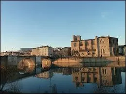 Nous commenons par une visite de la ville de Bourg-de-Page (rgion Rhne-Alpes). Nous sommes dans e dpartement n ...