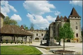 Pour commencer, nous allons visiter une des Plus Beaux Villages de France. Je vous emmne  Saint-Jean-de-Cle (dpartement 24), commune situe en rgion...