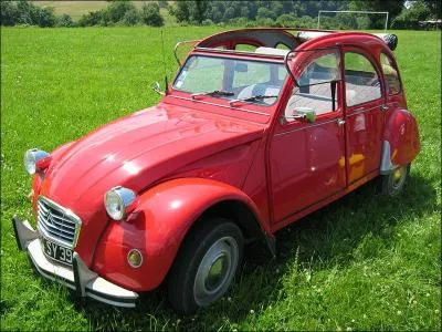 La Citron 2CV (deux-chevaux) est une voiture populaire franaise produite par Citron entre ? et 1990.