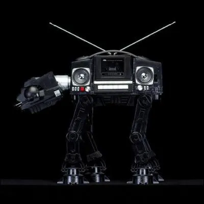 N'est-elle pas gniale, cette radio ? La voici intgre  un TB TT, un vhicule arm de l'Empire utilis sur Hoth, la plante de glace, dans quel pisode de la saga ?